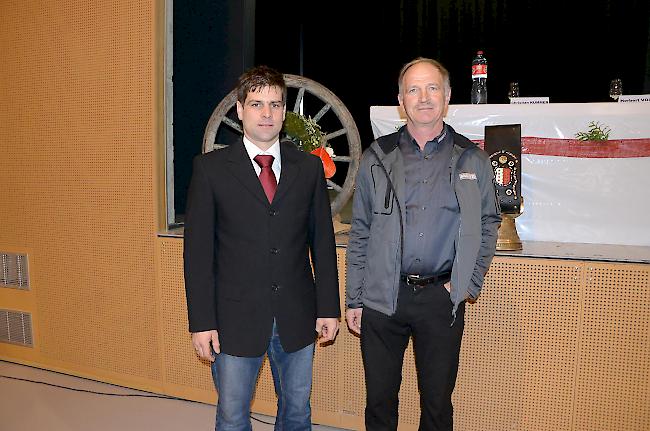 Die Geschicke der Oberwalliser Landwirtschaftskammer leitet künftig Beat Imhof (r.). Der Birgischer übernahm am Sonntag das Präsidium von Gabriel Ammann.