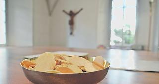 Die Hostienpreise bringen Kl&ouml;ster unter Druck.