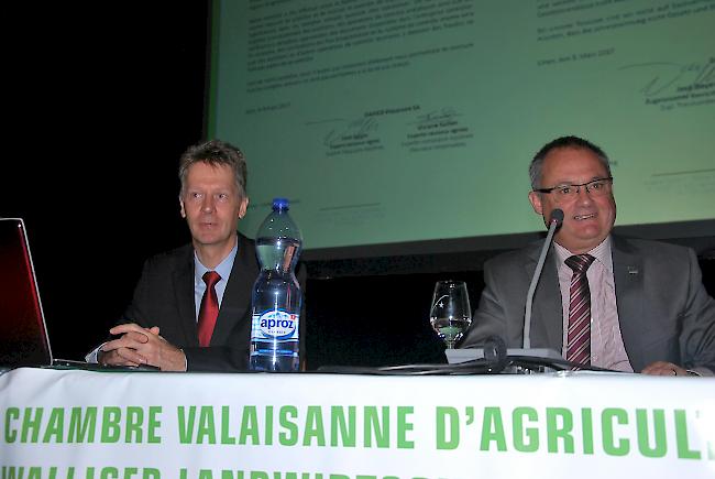 Pierre-Yves Fellay, Direktor der Walliser Landwirtschaftskammer und Präsident Willy Giroud (v. links)