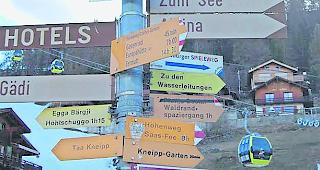 Dieser Schilderwald wird in Gr&auml;chen schon bald der Vergangenheit angeh&ouml;ren.