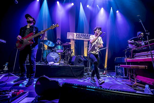 Zusammen mit Band und Freunden, begeisterte er anschliessend sein Publikum mit einer abwechslungsreichen Show.