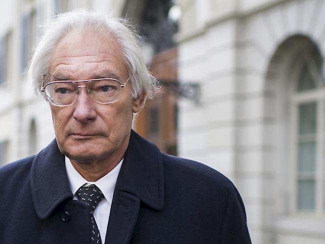 Rolf Erb, hier auf dem Weg zu einem Prozess am Zürcher Obergericht im Januar 2014, wurde leblos in seinem Anwesen im Kanton Thurgau gefunden. Erb hatte sich gegen den Antritt einer Haftstrafe gewehrt und vor kurzem vor Bundesgericht verloren. (Archivbild)