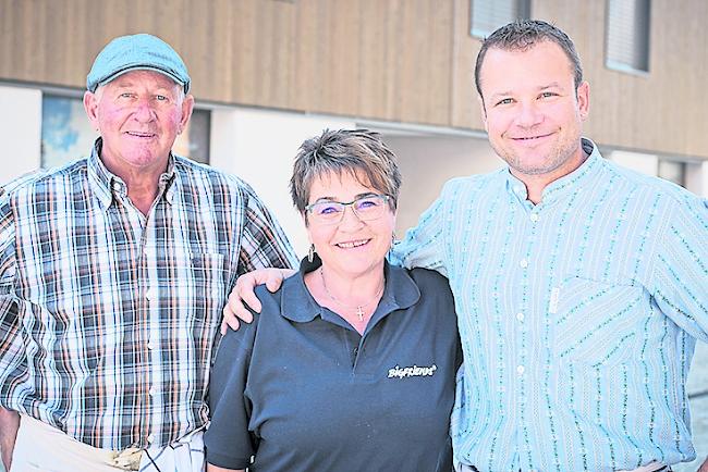 Kurt Biffiger (69) aus Ried-Brig, Andrea Schalbetter (58) und Dani Grichting (42), beide aus Grengiols.