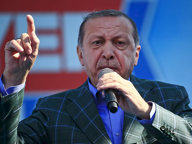 Entscheidender Wahltag: Die Türkei stimmt am Sonntag über mehr Macht für ihren Präsidenten Recep Tayyip Erdogan ab. (Archivbild vom Samstag)
