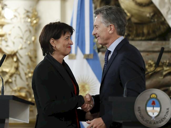 Bundespräsidentin Doris Leuthard beim Empfang durch ihren argentinischen Amtskollegen Mauricio Macri in der Casa Rosada in Buenos Aires.