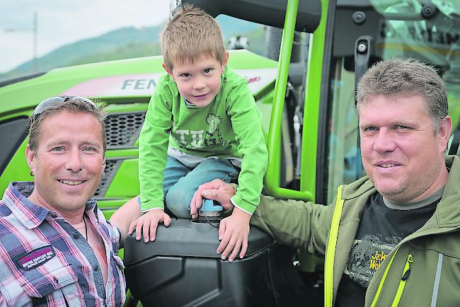 Kari Baumann (47) aus Zermatt, David (4) und Rainer Mathieu (43), beide aus Agarn.