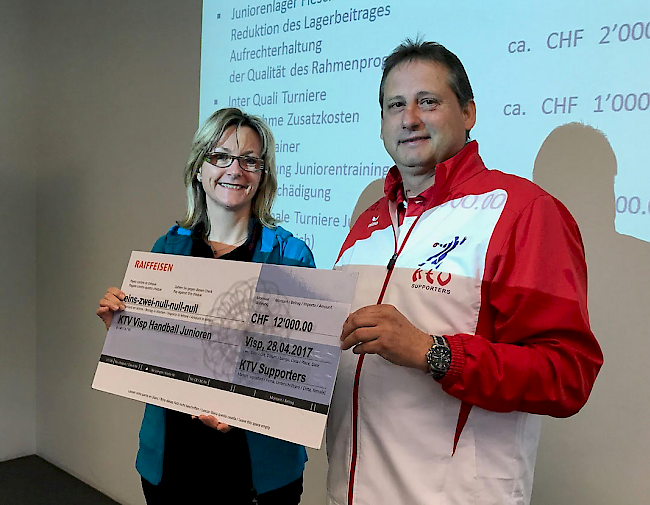Zita Williner, Aktuarin KTV Visp Handball und Randolf Karlen, Präsident «KTV Supporters»