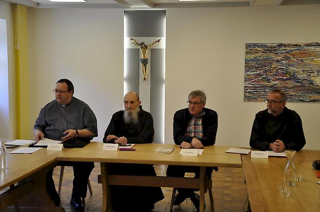 Sie äusserten ihr Bedauern über den Wegzug: Pfarrer Paul Martone, Provinzial Bruder Agostino Del-Pietro, Damian Keller, Personalchef der Deutschweizer Kapuziner und Bruder Beat Pfammatter (von links).