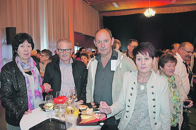 Hedy (67) und Charly Burgener (66), Daniel (61) und Vreni Pollinger (60), alle aus St. Niklaus.