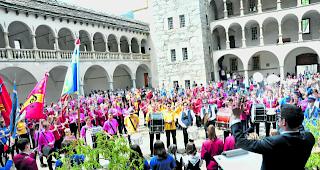 Lautmalerische Kulisse. Gesamtspiel im Schlosshof des Briger Stockalperschlosses. 