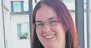 Sonja K&uuml;ng im Fanshirt des FCB.