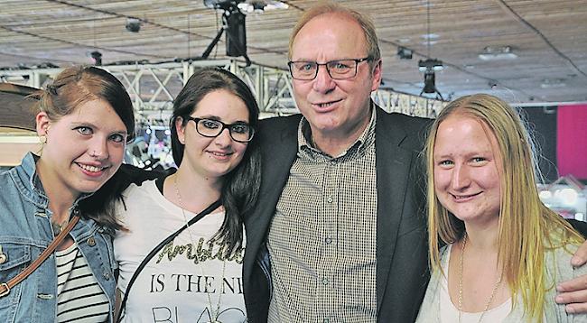 Rita Gruber (31), Sharon Millius (24) und Jean-Paul Brigger (59) alle aus St. Niklaus sowie Karin Schnidrig ( 25) aus Grächen.