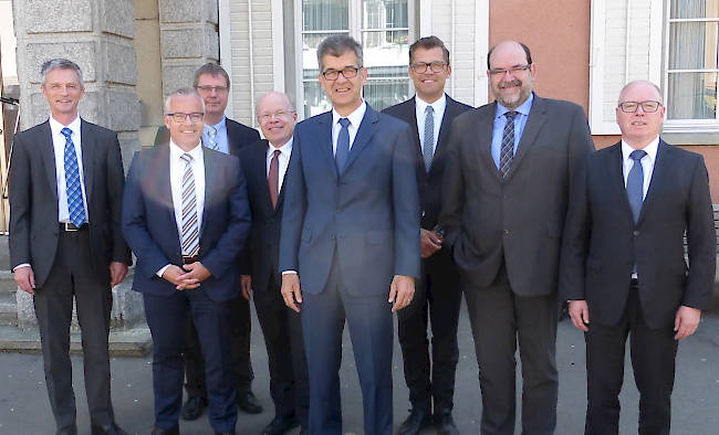 Verwaltungsrat sowie Geschäfts- und Betriebsführung (von links): Peter Lustenberger, Hans-Peter Zehnder (Vizepräsident), Stefan Ficht, Dr. Stephan Rawyler, Martin Steiger (Präsident), Oliver Steiger (Betriebsführer), Michel Schwery und Beat Abgottspon.