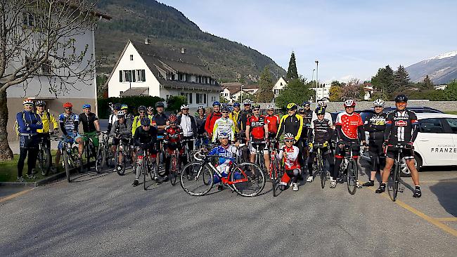 Mitarbeiter von Lonza beim gemeinsamen Training für «bärgüf».