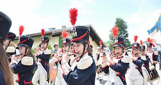 Stolz f&uuml;hrte der TPV Guttet-Feschel den Umzug mit insgesamt 28 Ahnenmusiken an.