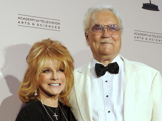 Der Schauspieler Roger Smith - hier mit seiner Frau, der Schauspielerin Ann-Margret - war in den 70er Jahren bekannt geworden durch die TV-Krimiserie "77 Sunset Strip". Nun ist er 84-jährig verstorben.