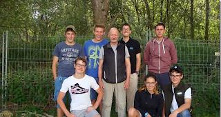 Die zweite Mannschaft von Mischabel-Matterhorn mit ihrem Boss Roland Schnidrig: Freude am Schiesssport trotz drei Niederlagen (Ein Sch&uuml;tze fehlt). 