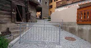 Biker m&uuml;ssen in St. Niklaus k&uuml;nftig das Tempo reduzieren.