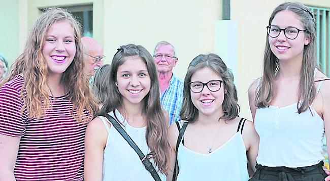 Angela Constantin (17) aus Salgesch, (17), Corinne, Melanie (19) und Jeannine Lötscher (21), alle drei aus Susten.