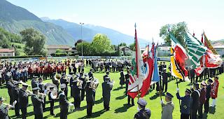 Eindr&uuml;ckliches Schauspiel beim Gesamtspiel auf dem Fussballplatz von Salgesch.