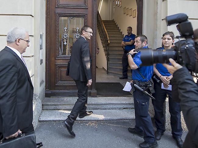 Der Kommandant der Luzerner Polizei, Adi Achermann, trifft am Montagmorgen im Kantonsgericht Luzern ein.