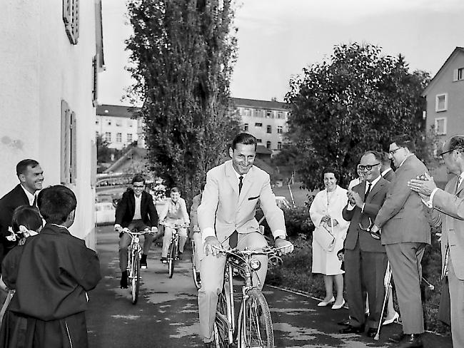 Er steht im Zentrum des Memorials in Zürich-Oerlikon: der 2016 verstorbene Ferdy Kübler