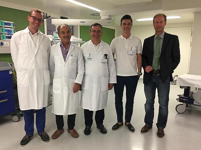 Von links: Dr. Joachim Mertens, Dr. Carlo Valli, Dr. Stefan Schwery, Dr. Piero Valli und Direktor Hugo Burgener.