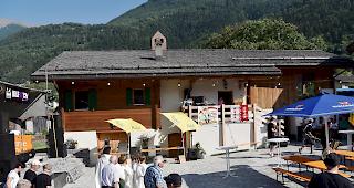 Ort der Begegnung. Die Stiftung &laquo;Isch&auml;rs Agaru&raquo; verwandelte das ehemalige Bayardgut in zw&ouml;lfj&auml;hriger Arbeit in das &laquo;Gr&uuml;ne Zimmer&raquo;. Neu geh&ouml;ren die Lokalit&auml;ten der Gemeinde.