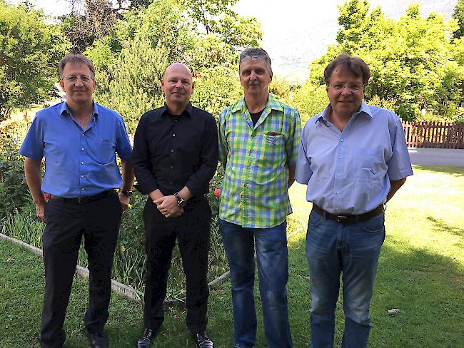 Von links nach rechts: Johann Tscherrig (Regionalverantwortlicher Gewerkschaft Syna), Dr. Martin Häfele (Werkleiter DSM Lalden), Herbert Bellwald (Präsident Betriebskommission DSM Werk Lalden) und German Eyer (leitender Gewerkschaftssekretär Unia Sektion Oberwallis).