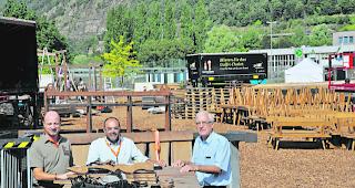 Auf Platz. Silvan Lorenz, Kommandant Zivilschutz Brig, Elmar Eyer, Ressortleiter Bau, und Franz Imhasly, Ressortleiter Sicherheit (von links): Sie blicken mitten im Jodlerdorf zur&uuml;ck auf ein sehr gelungenes Fest. 