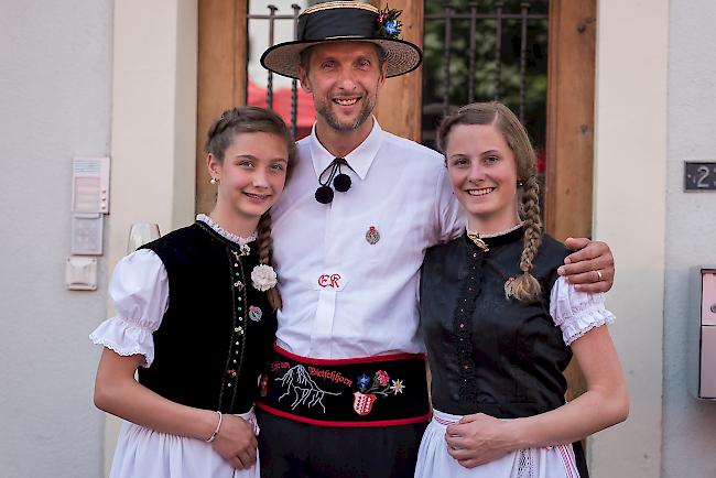 Hanna (13), Edmund (42) und Jelena Kalbermatten (15), alle aus Blatten.