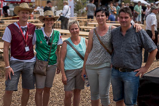 Edy (47) und Jdana Fux (42), Irene Zurwerra (42), Peggy (43) und Andreas Tenisch (48), alle aus Ried-Brig.