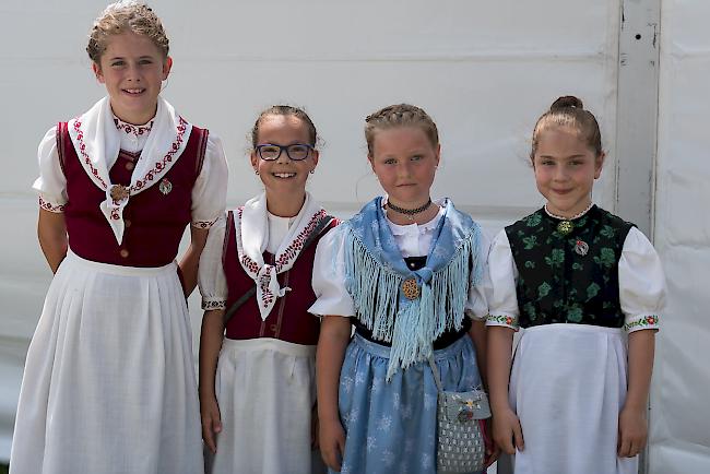 Nora Kippel (11) aus Ried-Brig, Joline Mutter (10) aus Raron, Lenja Bumann (9) aus Naters und Johanna Rieder (9) aus Wiler.