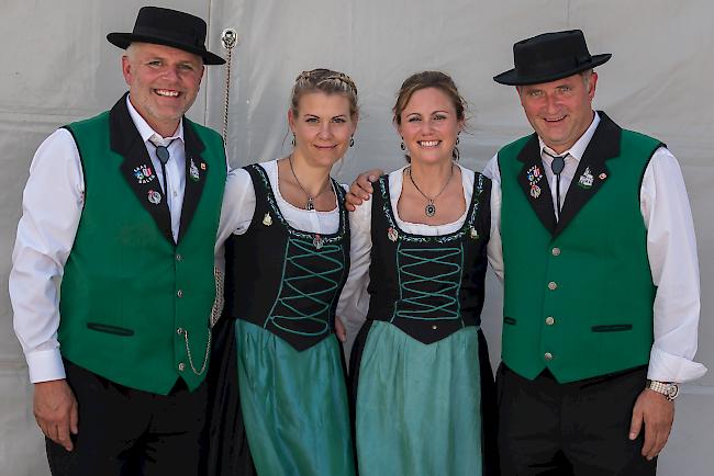 Berto Kalbermatten (53), Anja (39), Silke (38) und Ivan Burgener (46), alle vom Jodlerklub Grubenalp.