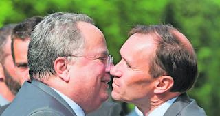 Zuversichtlich. Der griechische Aussenminister Kikos Kotzias (links) mit dem UNO-Vermittler Espen Barth Eide. 