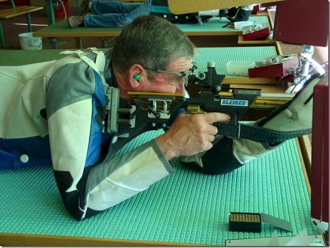Raphael Julen ist einer von den Schützen, die 300 Meter (SSZ Chalchofen) und Kleinkaliber (SV Zermatt) schiessen und lange Wege in Kauf nehmen, um ihrem Hobby zu frönen.