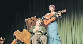 Musikalische Clownerie. Silvana Gargiulo (links) und Nina Dimitri konnten sich zum Schluss doch noch anfreunden.  