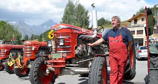 Stolzer Besitzer. Alfred Zwahlen aus Belp mit seinem &laquo;H&uuml;rlimann D-310&raquo;. Im Modell mit Jahrgang 1974 stecken 85 Pferdest&auml;rken.