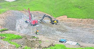 Die Aushubarbeiten am Speichersee sind im Gang.