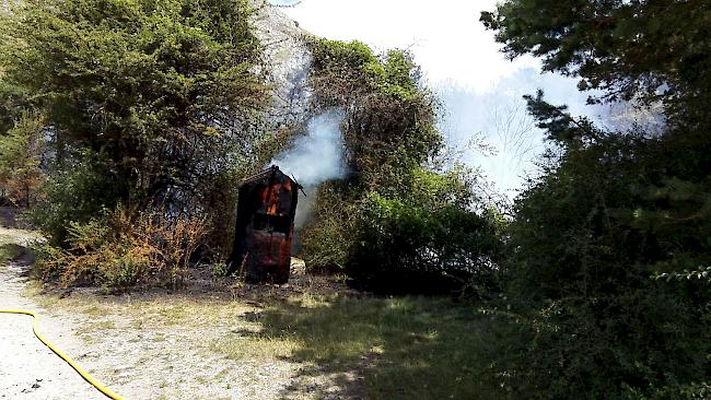 Angekohlte Grillstelle beim Rastplatz. 