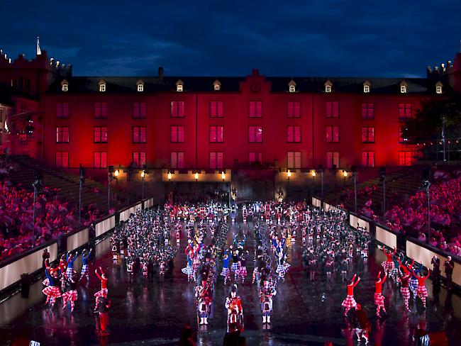 "The Massed Pipes and Drums und die Canadian Celtic highland Dancers" am Basel Tattoo 2016. (Archivbild)