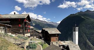 Typisches Walliser Bergdorf. In T&ouml;rbel werden verschiedene Traditionen gelebt.