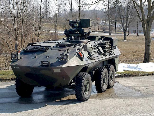 Sechs Armeeangehörige sind beim Zusammenstoss zweier Radschützenpanzer im Kanton Zürich verletzt worden. Das Archivbild zeigt einen Radschützenpanzer Piranha Kdo 93/99.