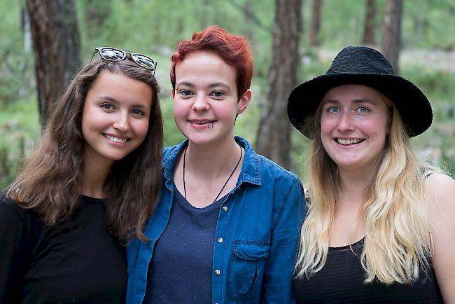 Amber Brantschen (18), Deborah Gertschen (19) und Franziska Stocker (24), alle drei aus Randa.