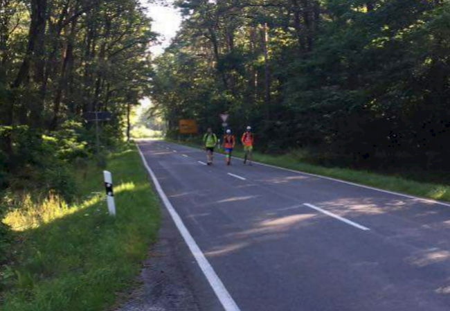 In den frühen Morgenstunden vom Sonntag war es endlich so weit: die drei Oberwalliser Kevin Schwestermann, Joel Ruffiner und Fabian Jordan sind am Brandenburger Tor zum 1000 Kilometer langen Marsch ins Briger Stockalperschloss aufgebrochen.