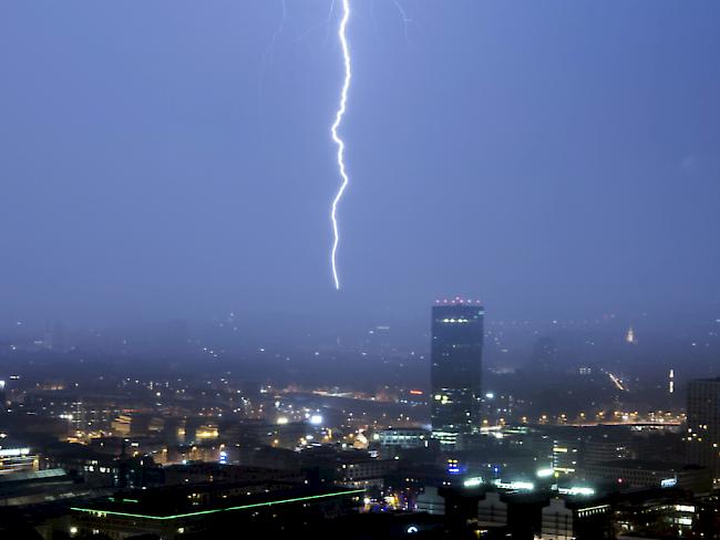 Auf den 1. August 2017 folgten am Abend kräftige Regenduschen mit Sturmböen, Blitz und Hagel. (Archivbild)