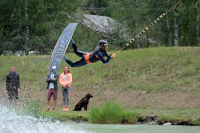 Die Wakeboarder-Szene traf sich zur Schweizermeisterschaft in Täsch.