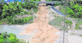Der Illgraben f&uuml;hrt oft grosse Mengen an Schlamm und Ger&ouml;ll mit sich. Darum sollen die Sicherheitsmassnahmen verbessert werden.
