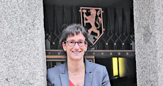 Den Bann gebrochen. Anne-Laure Couchepin Vouilloz, die erste Unterwalliser Stadtpr&auml;sidentin. 