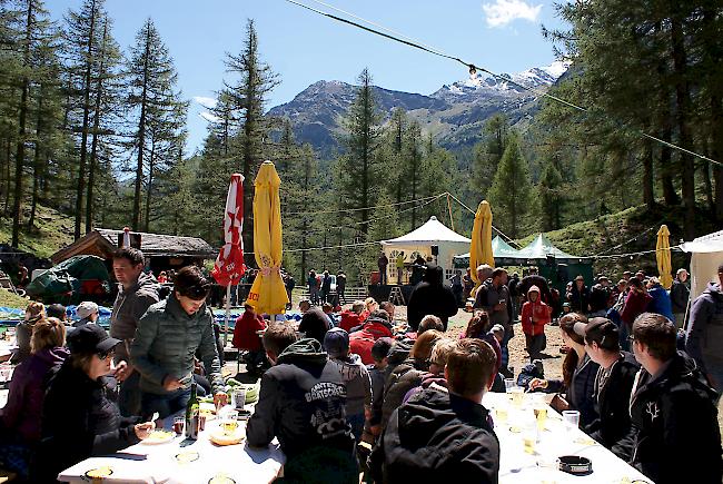 Der diesjährige Waters Slide in Simplon Dorf vermochte am Samstag einen Grossaufmarsch an Besuchern zu verzeichnen.